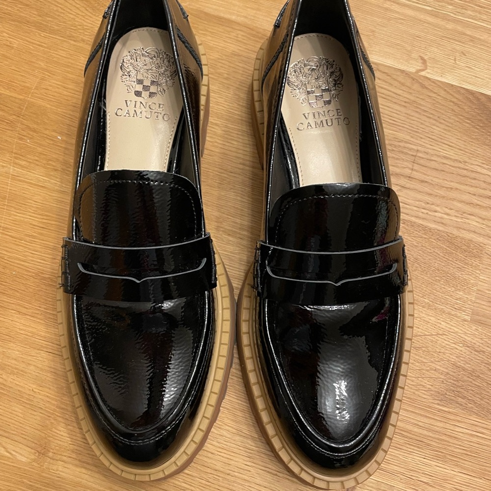 EUC Vince Camuto Black Patent McKella Lug Sole Penny Loafer